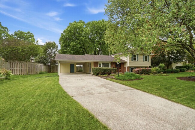 4804 King Richard Dr in Annandale, VA - Foto de edificio - Building Photo