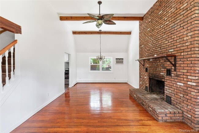 110 E Bartlett Rd in Middle Island, NY - Building Photo - Building Photo