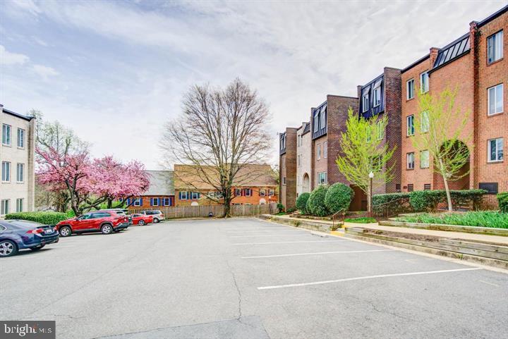 5009 7th Rd S in Arlington, VA - Foto de edificio