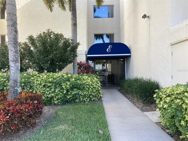 6114 43rd St W in Bradenton, FL - Building Photo - Building Photo