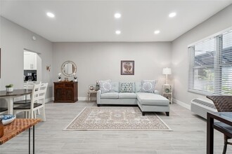 326 Harrison St, Unit 103A in Hollywood, FL - Foto de edificio - Building Photo