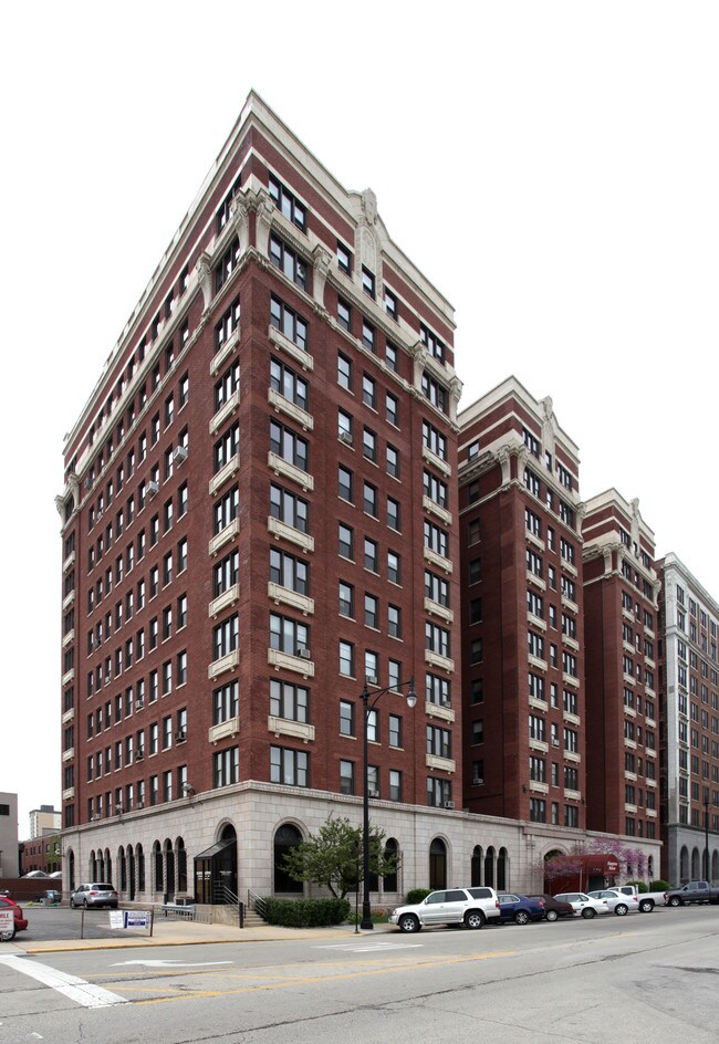 Hampton House in Chicago, IL - Foto de edificio - Building Photo