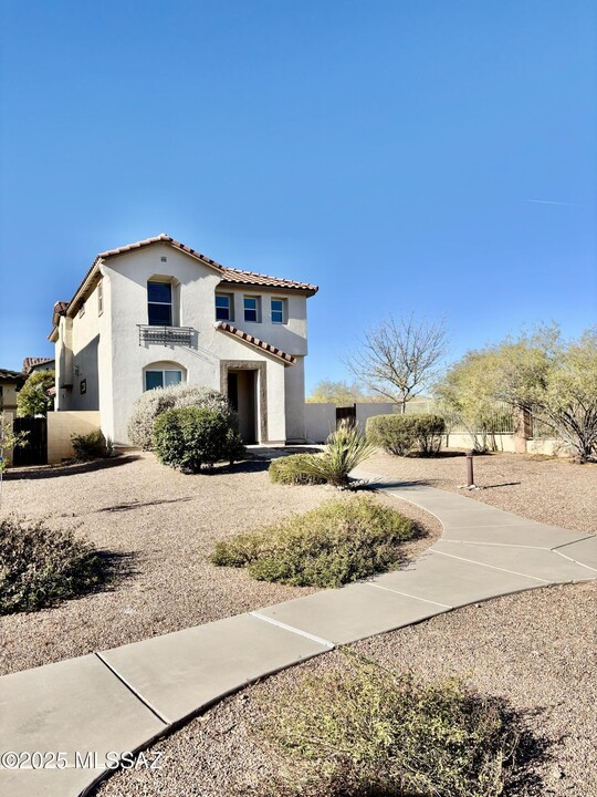 566 W Paseo Celestial in Sahuarita, AZ - Building Photo