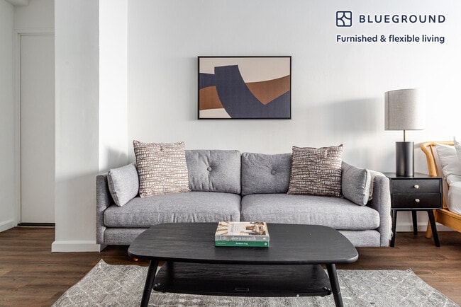 330 E 46th St in New York, NY - Building Photo - Building Photo