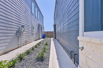 2402 Shoreline Dr in Clear Lake Shores, TX - Building Photo - Building Photo