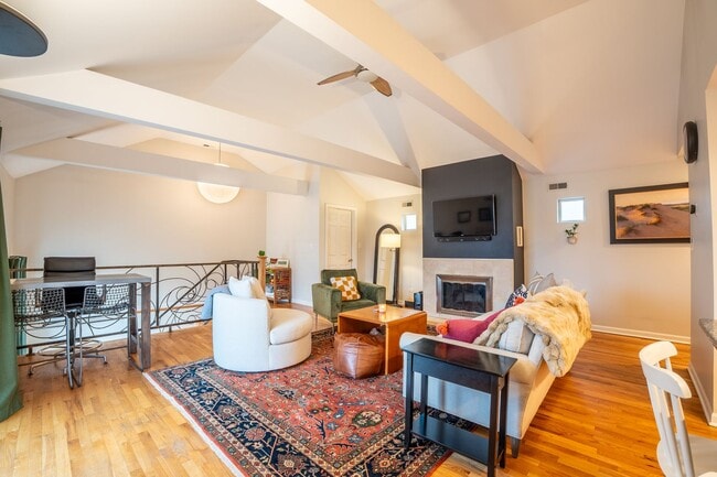 1111 N Honore St in Chicago, IL - Building Photo - Building Photo