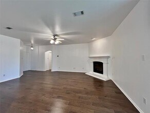 8000 Ranchvale Ln in Arlington, TX - Building Photo - Building Photo