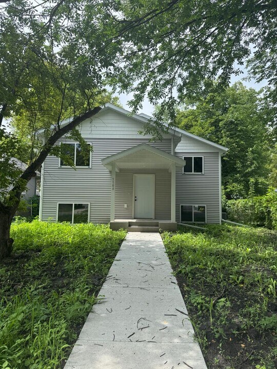 1109 S University Dr in Fargo, ND - Building Photo