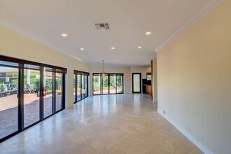 1121 Bel Air Dr in Highland Beach, FL - Foto de edificio - Building Photo