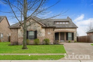 214 Bob White Dr in Red Oak, TX - Building Photo