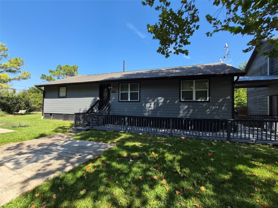 12335 Roy Rd in Pearland, TX - Building Photo