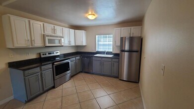 193 Cambridge Ln in Melbourne, FL - Building Photo - Building Photo