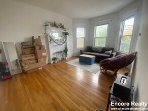 530 Cambridge St, Unit #3 in Boston, MA - Building Photo - Building Photo