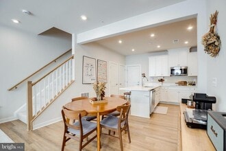 4614 Olivine Dr in Chantilly, VA - Building Photo - Building Photo