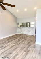 2648 Kings Lake Blvd in Naples, FL - Building Photo