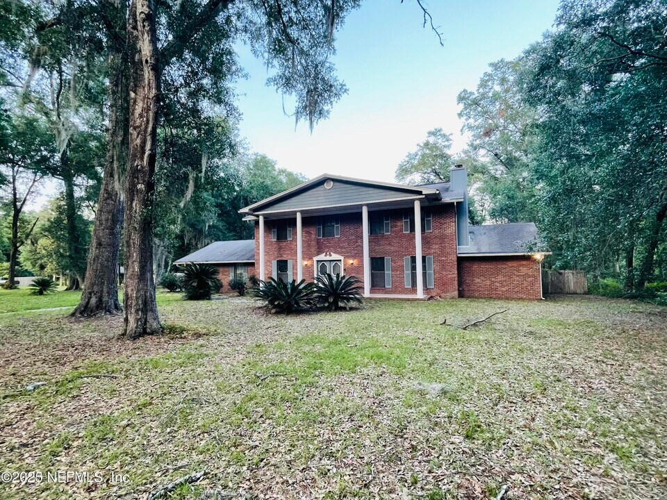 3232 Country Oaks Dr in Orange Park, FL - Building Photo