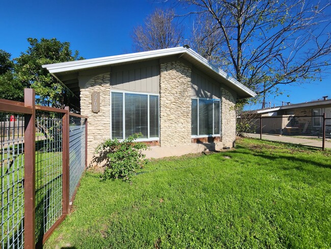 2708 St Edwards Cir in Austin, TX - Building Photo - Building Photo