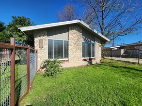 2708 St Edwards Cir in Austin, TX - Building Photo - Building Photo