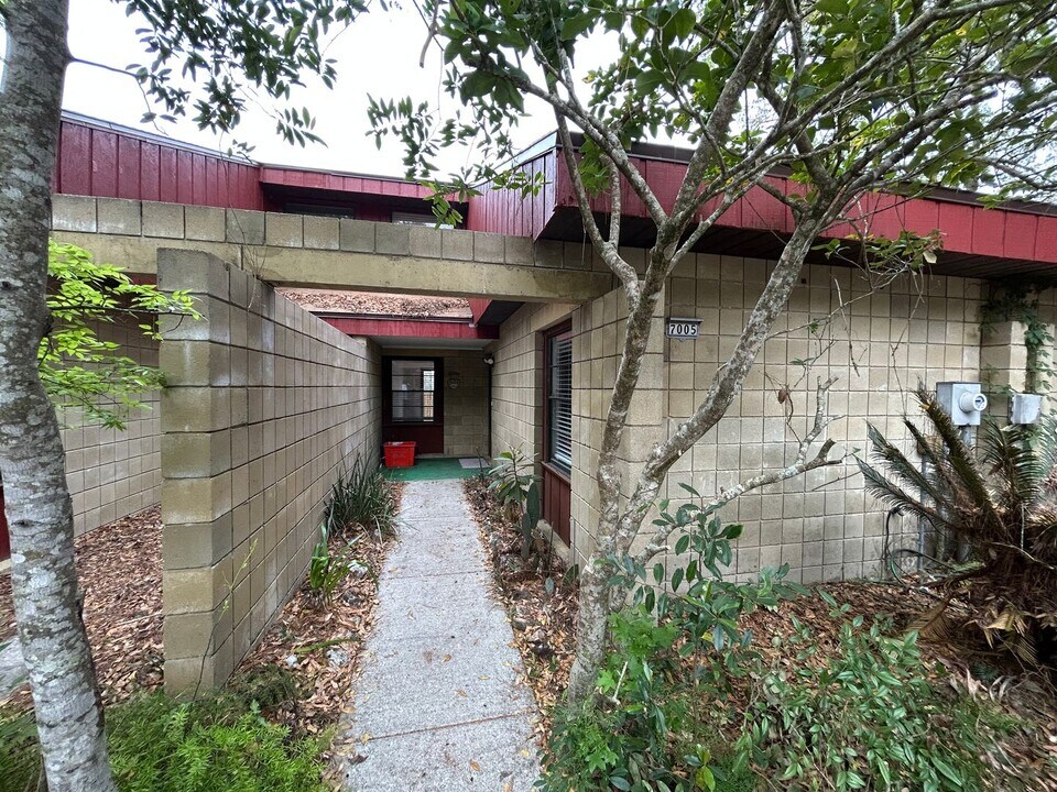 7005 SW 46 Ave in Gainesville, FL - Building Photo