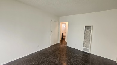 866 W 126th St in Los Angeles, CA - Building Photo - Building Photo