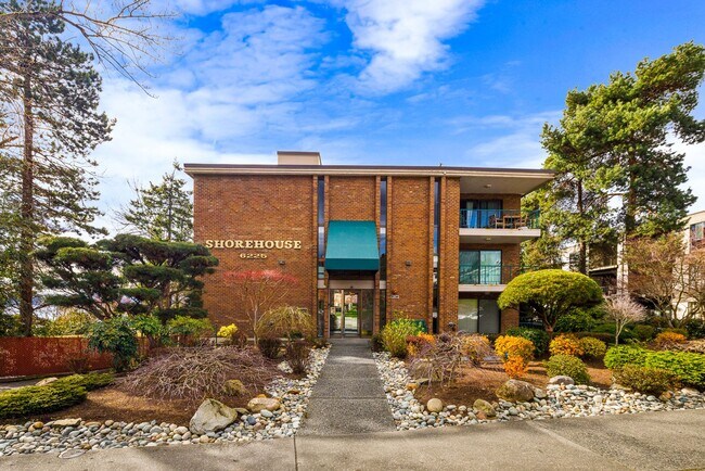 6225 Lake Washington Blvd NE in Kirkland, WA - Building Photo - Building Photo