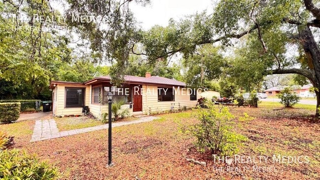 property at 1100 Santa Anita St