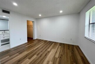 163 NW 93rd Ave in Pembroke Pines, FL - Building Photo - Building Photo