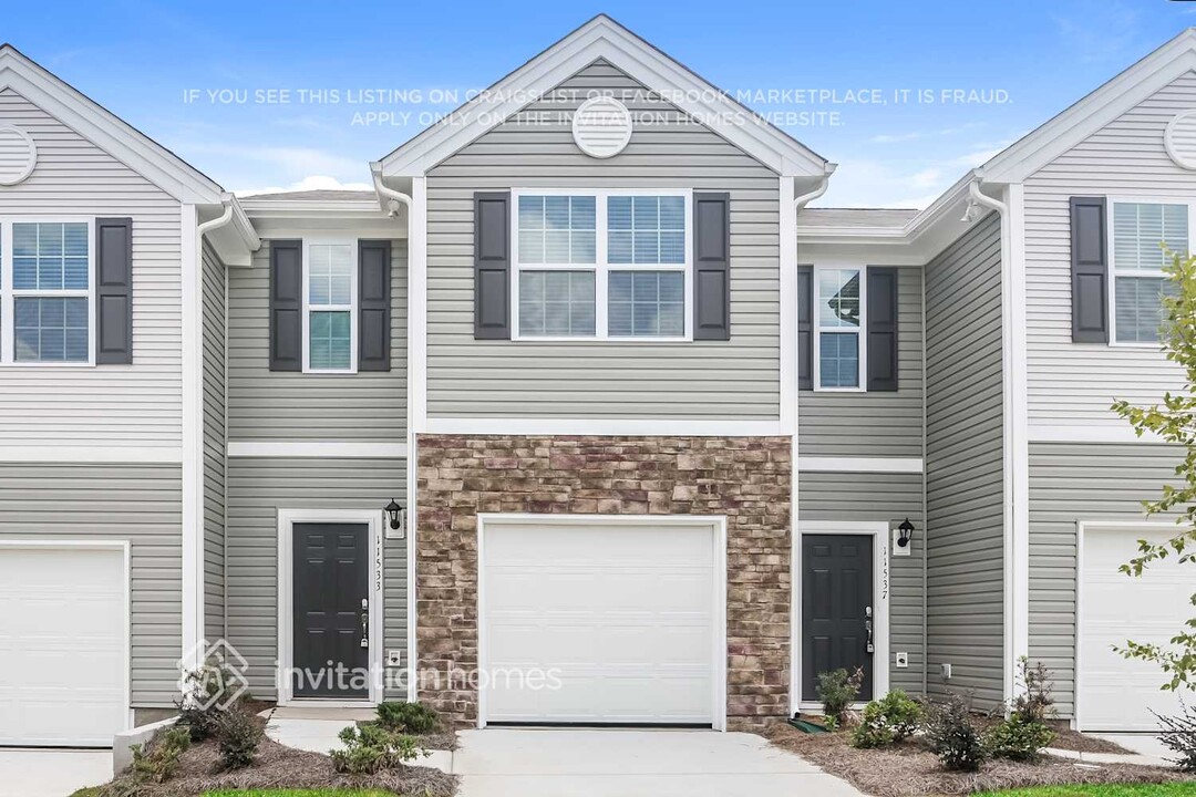 11533 Brier Vlg Ln in Charlotte, NC - Building Photo