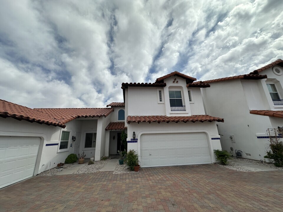 8715 Villa Ariel Ln in Las Vegas, NV - Building Photo