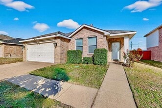 2016 Swenson Ct in Grand Prairie, TX - Building Photo - Building Photo