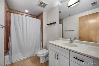 1201 W Adams St in Chicago, IL - Building Photo - Building Photo