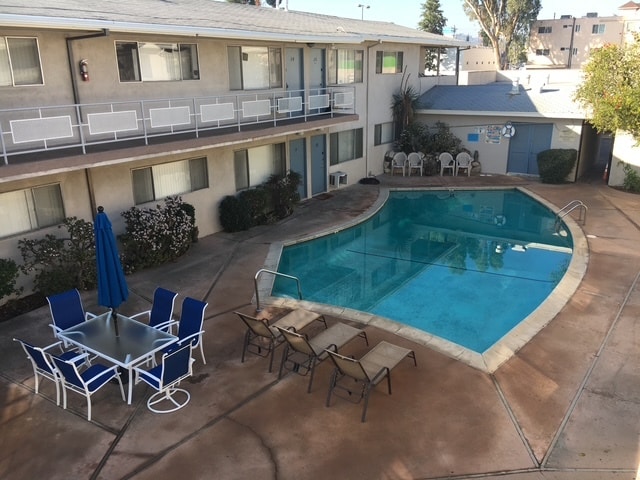 Yarmouth Gardens in Encino, CA - Building Photo - Building Photo