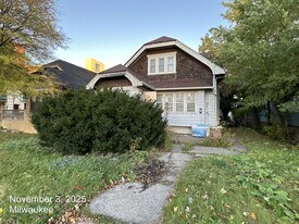 2972 N 51st St in Milwaukee, WI - Building Photo
