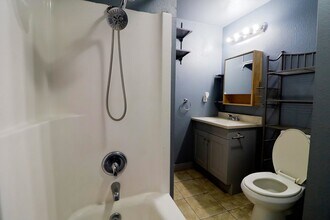 4428 111th St SW, Unit Unit 1 in Lakewood, WA - Foto de edificio - Building Photo