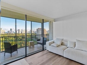 20335 W Country Club Dr in Aventura, FL - Building Photo - Building Photo