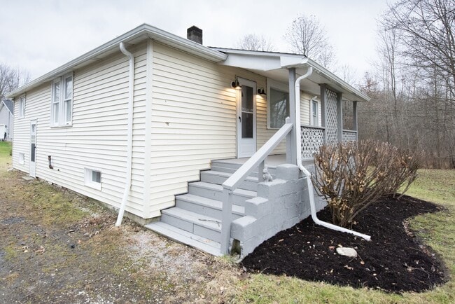 16781 Akron St in Chagrin Falls, OH - Building Photo - Building Photo