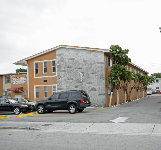 95 NW 47th Ave in Miami, FL - Foto de edificio - Building Photo