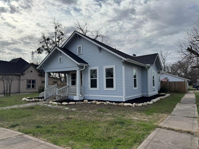 543 W Clark St in Bartlett, TX - Building Photo - Building Photo