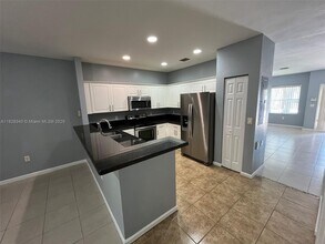 2539 SW 82nd Ave in Miramar, FL - Building Photo - Building Photo