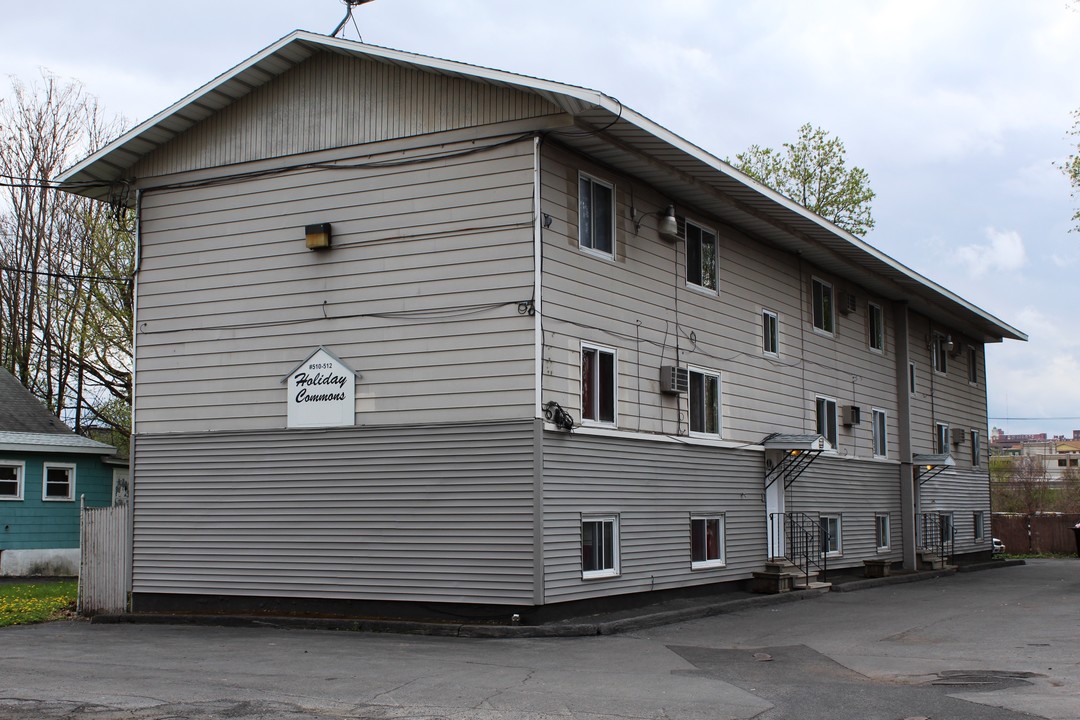 Holiday Commons in Syracuse, NY - Building Photo