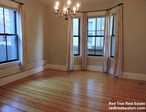 31 Athens St in Cambridge, MA - Building Photo - Building Photo
