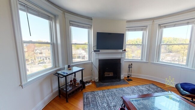 210 Winthrop Rd, Unit 12 in Brookline, MA - Foto de edificio - Building Photo