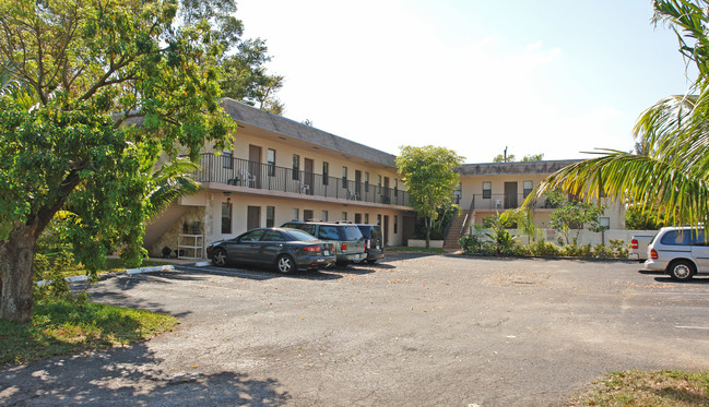 116 NE 9th St in Pompano Beach, FL - Foto de edificio - Building Photo
