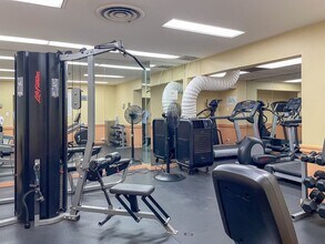 3950 N Lake Shore Dr, Unit 2028E in Chicago, IL - Building Photo - Building Photo