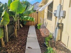 4121 Thomas St in Hollywood, FL - Building Photo - Building Photo