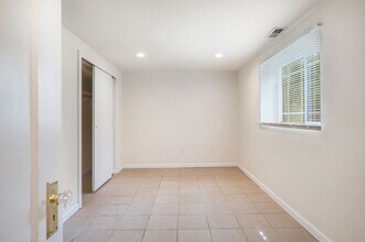 3001 4th Ave W in Seattle, WA - Building Photo - Building Photo