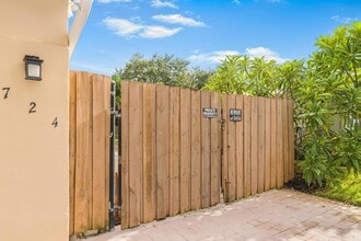 724 NE 2nd St in Pompano Beach, FL - Building Photo - Building Photo