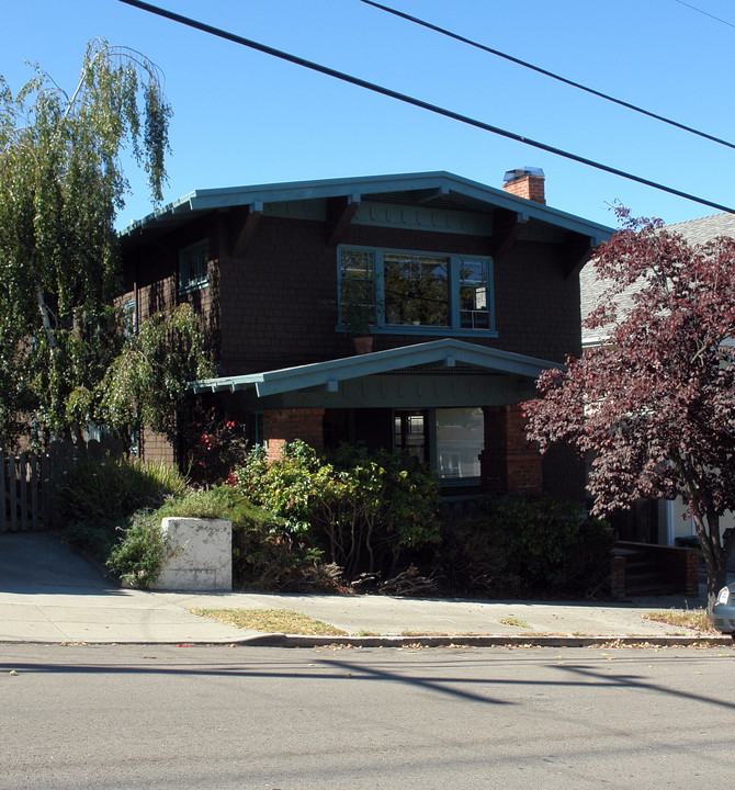 318-322 Washington Ave in Richmond, CA - Building Photo