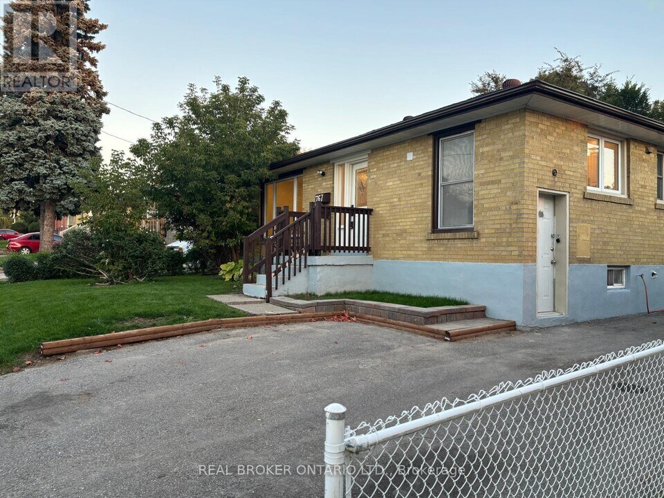 767 Gaspe Ave in Oshawa, ON - Building Photo