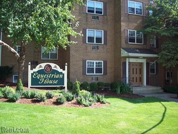 The Equestrian House in Hackensack, NJ - Foto de edificio